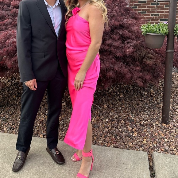 Pink satin dress - Picture 1 of 9